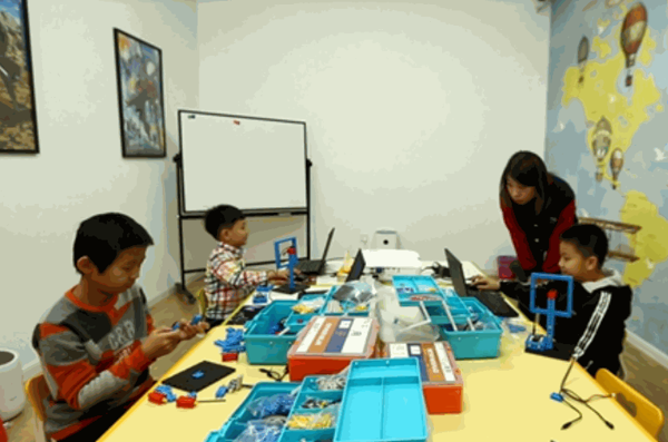 动力猫机器人编程教育